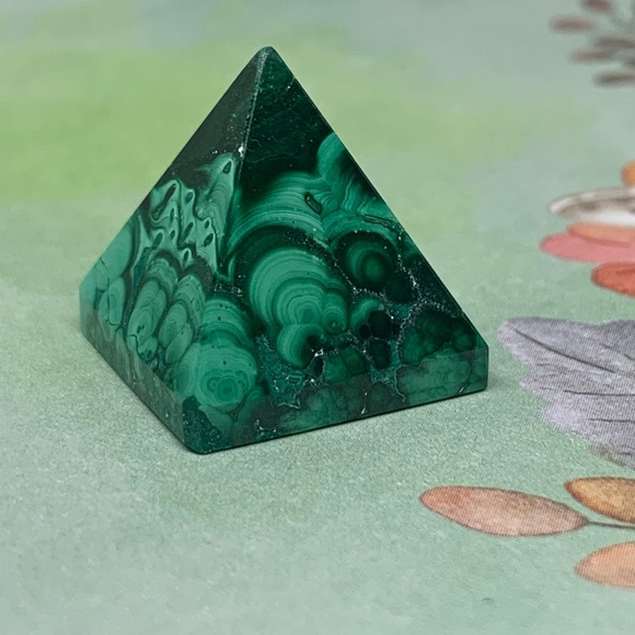 Malachite Pyramid - Picture 4 of 11